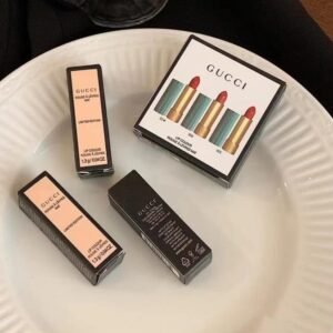 Miniature gift set of Gucci Rouge lipstick à Lèvres Voile and Mat